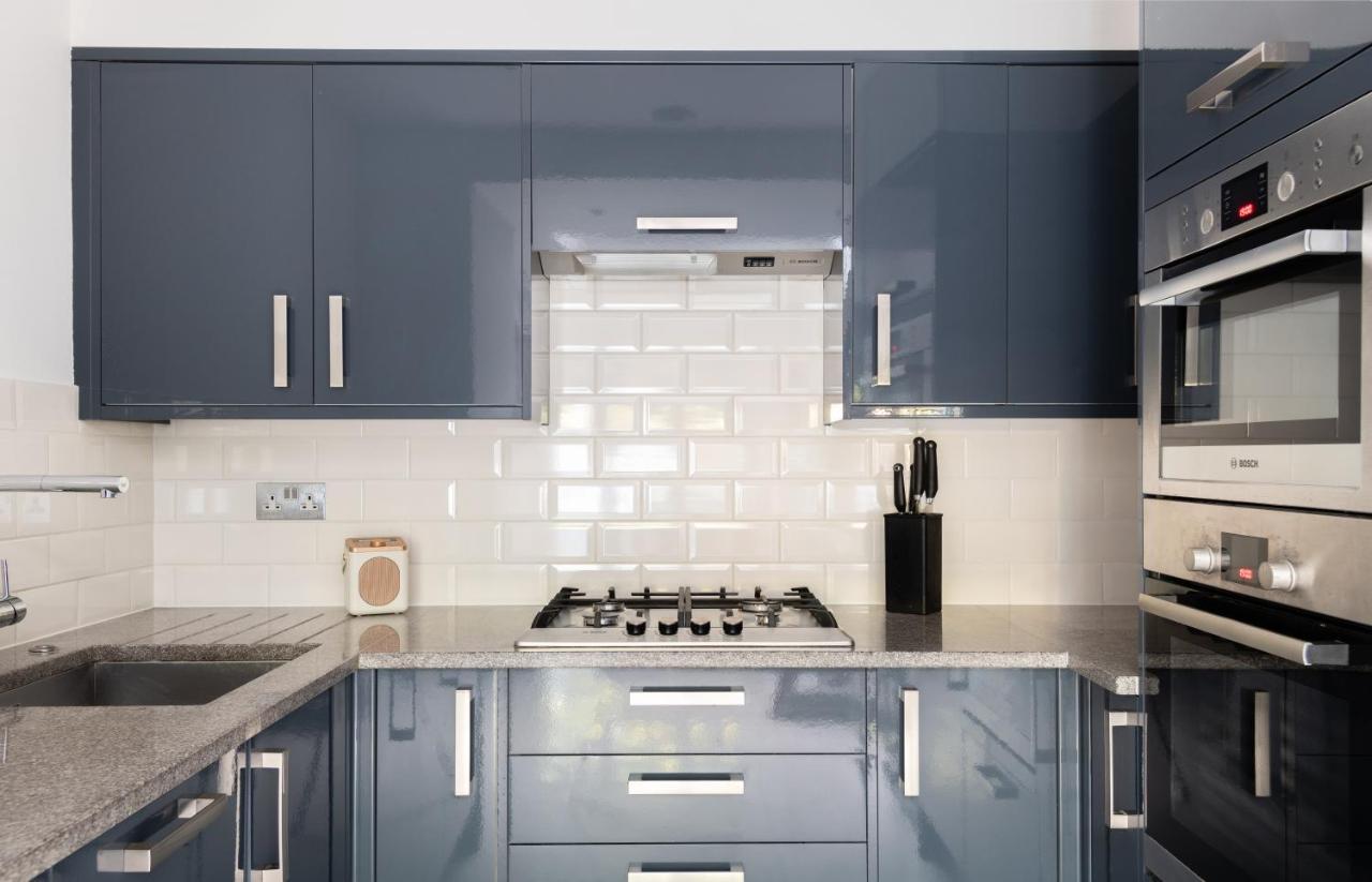 The Heart Of Shepherds Bush - Modern 2Bdr Apartment With Garden Londres Exterior foto
