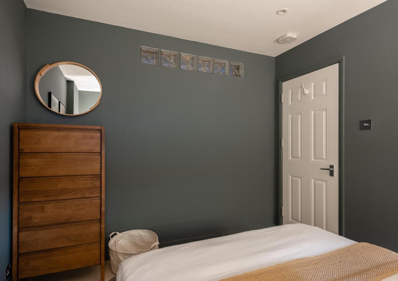 The Heart Of Shepherds Bush - Modern 2Bdr Apartment With Garden Londres Exterior foto